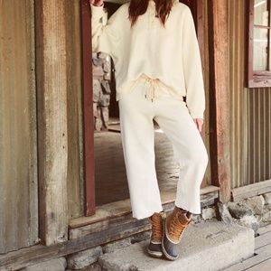 THE FLEECE WIDE LEG CROPPED SWEATPANT. WASHED WHITE. Size 1.